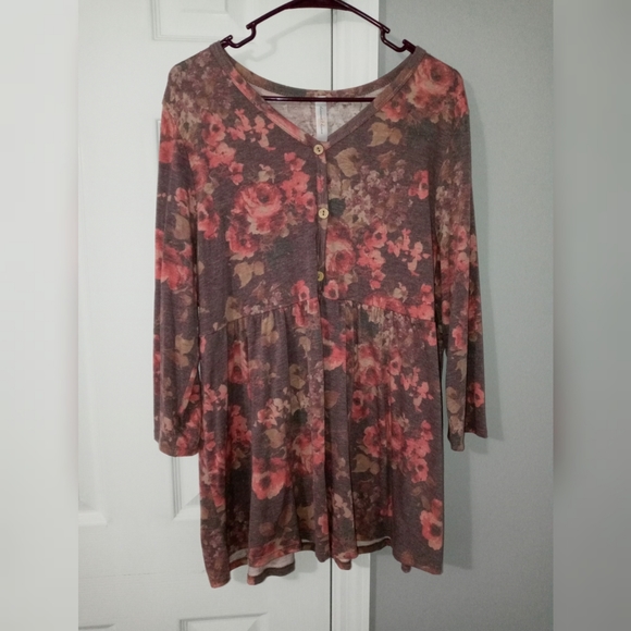 Women's Blouse - Picture 1 of 1